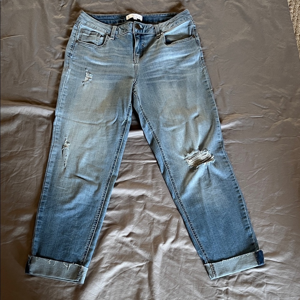 1822 denim ankle length cuffed distressed jean. Sz 10. Good cond